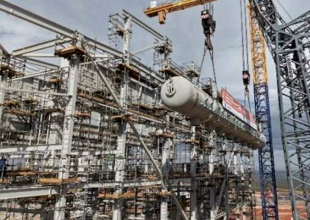 Megaopera&ccedil;&atilde;o instala equipamento de 300 toneladas na f&aacute;brica da Arauco