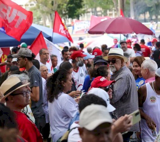 Sindicatos realizam ato pelo direito ao descanso e fim da escala 6x1
