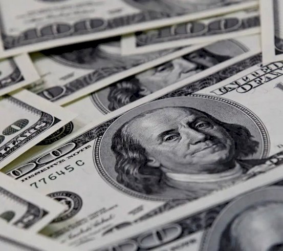 Bolsa cai 2,22%, e dólar volta a subir acima de R$ 5,06