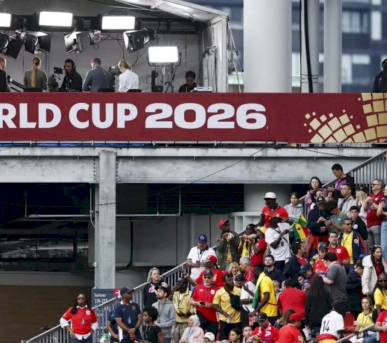 Paixão pelo futebol expõe população à publicidade de bets, alerta Idec