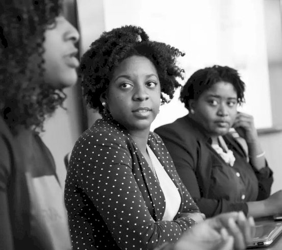 Desemprego entre mulheres negras jovens chega a 24,7%, aponta estudo