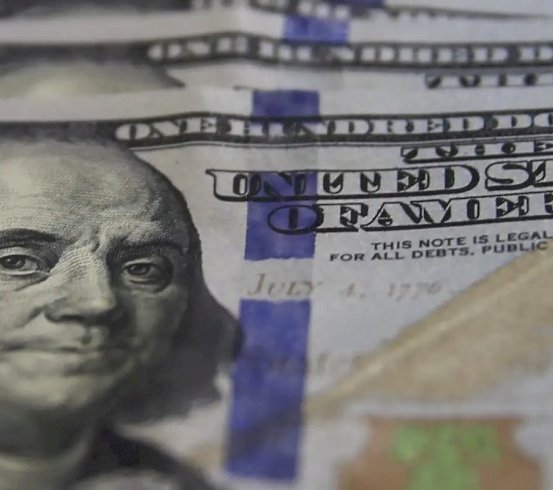 Dólar supera R$ 5,20, e bolsa cai com expectativa por juros nos EUA