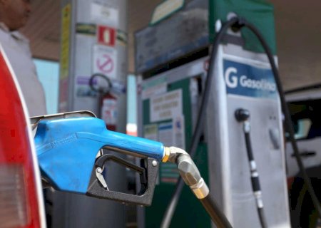 Preço do diesel nos postos cai R$ 0,08 com repasse de corte nas refinarias