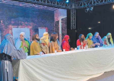 Feriado tem encenação da 'Paixão de Cristo', música, cinema, entre outras atrações