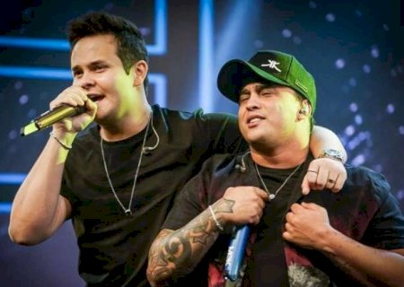 V&eacute;spera de feriado tem Armandinho, Matheus e Kauan e noite anos 2000