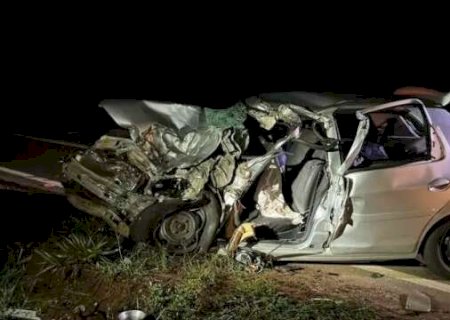Motorista invade pista, bate em caminh&atilde;o e morre na BR-158