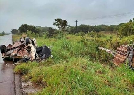 Carro &eacute; partido ao meio em acidente na MS-162 durante chuva intensa
