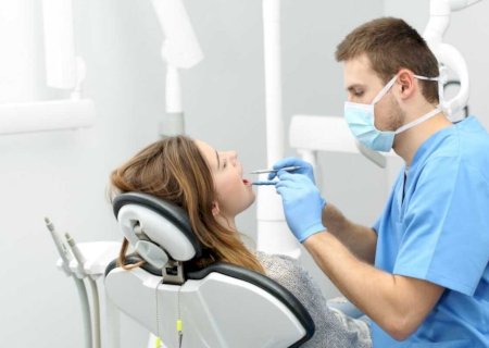 Mais da metade dos brasileiros não vai ao dentista no ano