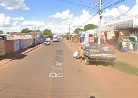 Dupla armada aponta arma para beb&ecirc; e faz limpa em loja no Bairro Portal Caiob&aacute;