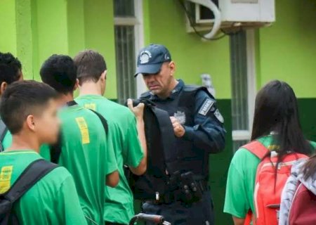 Fiscaliza&ccedil;&atilde;o em escolas mobiliza efetivos e concursados da Guarda Municipal