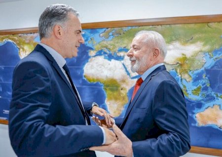Presidente eleito do Uruguai, Yamandú Orsi apoia Brasil na crise da carne