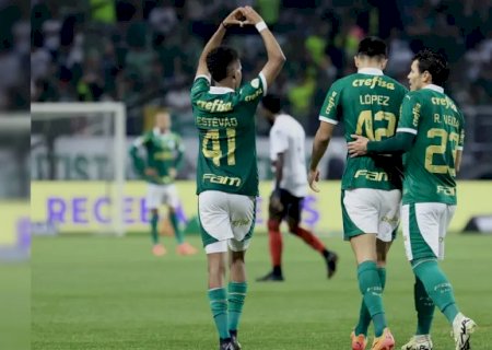 Contra o lanterna, Palmeiras faz o mínimo mas vence e assume a liderança do Brasileiro