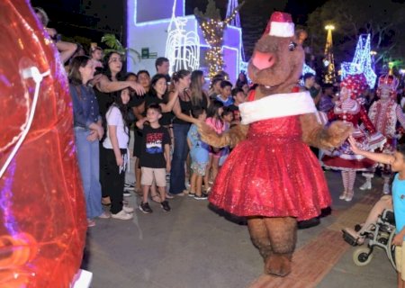 Ofuscou as renas? Nova personagem, Capi rouba a cena e levanta teorias no Natal de Campo Grande