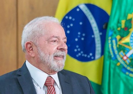 Presidente Lula é internado na UTI após sentir dores de cabeça e passa por cirurgia de emergência