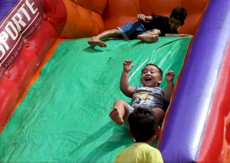 Ação antecipa alegria de Natal para crianças na Comunidade Homex