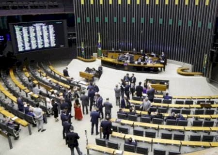 PEC/Relatório prevê ‘supersalários’ tratados em lei ordinária, que exige quórum menor