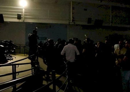No escuro: Câmara sofre apagão antes de sessão para votar reforma administrativa da Prefeitura