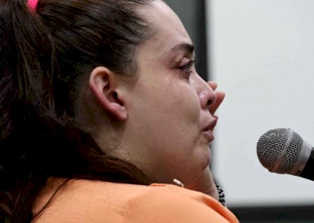 Mãe de Sophia chora ao tentar desmentir sogra e amigos de Christian por acusações de agressão e uso de drogas