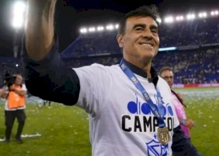 Grêmio oficializa a contratação do técnico Gustavo Quinteros