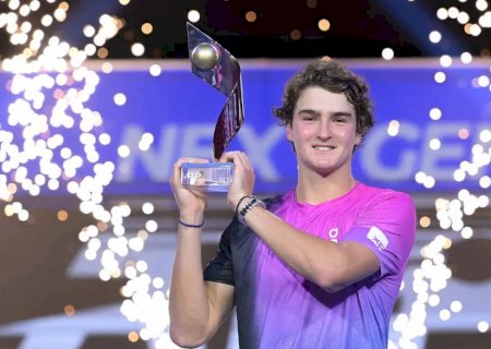 Tênis: João Fonseca conquista o título do Next Gen ATP Finals