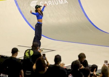 Rayssa Leal tira 9,1 na última nota, levanta a torcida e é tricampeã do Super Crown