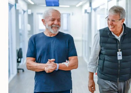 Lula segue internado e fará exames de sangue, diz boletim médico