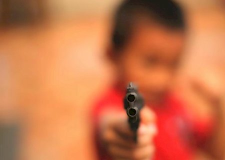 ‘Passa o celular! Perdeu, moça’: criança de 8 anos brinca de ser assaltante com simulacro e gera revolta em Campo Grande