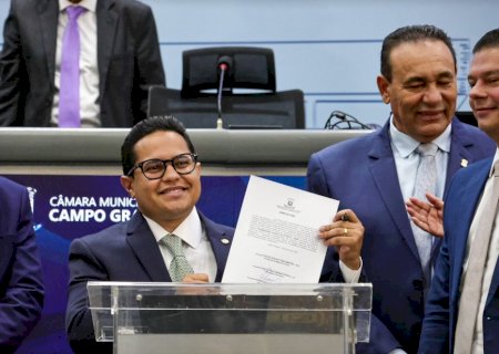 Compromisso é criar consenso pelos campo-grandenses, diz Papy no 1º discurso como presidente