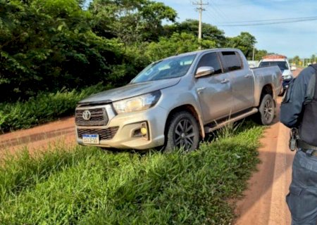 Adolescente é apreendido em MS após fugir da PM com Hilux furtada em Cuiabá