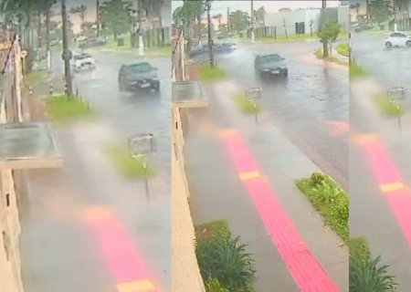 VÍDEO: Motorista ‘fura’ preferencial e atinge caminhonete em cruzamento perigoso no Tiradentes