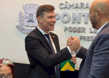 Suplente toma posse em vaga de vereadora que assumiu secretaria em Ponta Porã
