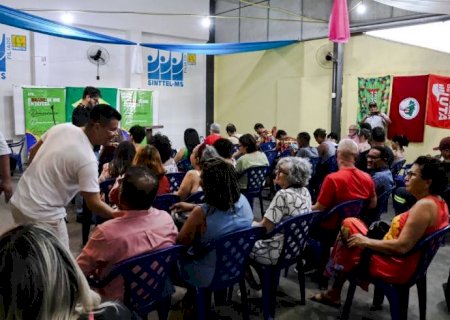Ato público em favor da democracia reúne políticos e público de todas as idades