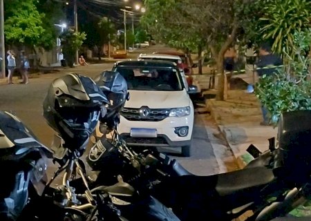 Apontado por série de furtos, homem tenta fugir, atira contra policiais e é morto