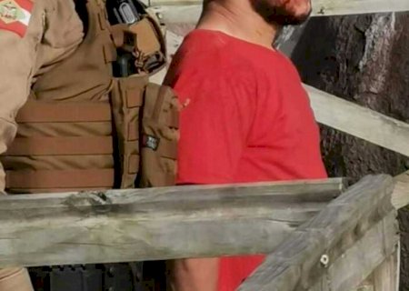 Morador de Ponta Porã é preso após ser flagrado pelado em banheiro de Camboriú