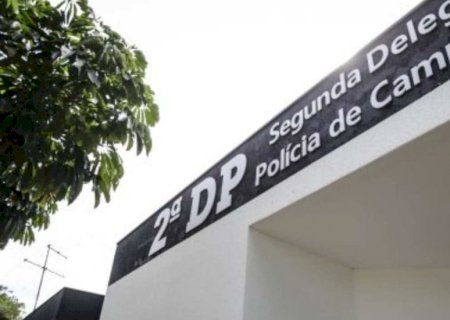 Homem é acusado de roubo, tem mãos feridas a pedrada e é roubado por dupla em carro no Octávio Pécora