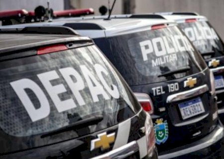 PM encontra drogas escondidas no quarto de jovem com ajuda da mãe na Vila Moreninha III