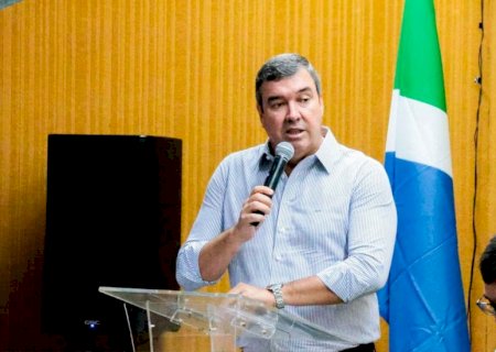Riedel lança programa educacional e participa da posse de nova diretoria da Assomasul