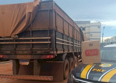 Caminhoneiro é preso com caminhão roubado transportando 700 mil maços de cigarros e agrotóxicos na Capital