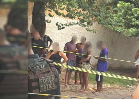 Homem chegava em casa quando foi executado a tiros por dupla de moto