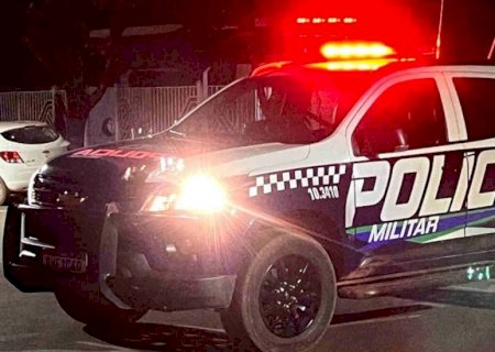 Bêbado, motorista invade parque infantil com S-10 desgovernada em praça no Cerejeiras