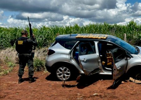 VÍDEO: Veículo é abandonado com mais de mil quilos de maconha em Maracaju
