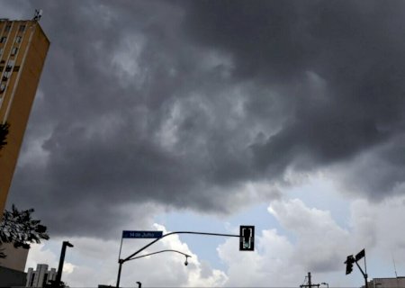 Mais água: Inmet renova alertas de tempestade e chuvas intensas com 100 milímetros em MS