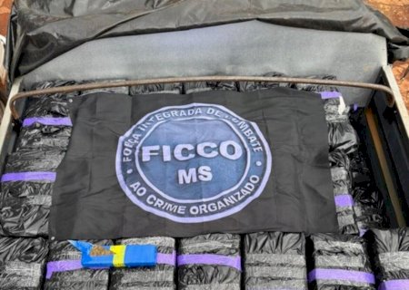 Polícia Federal prende quatro pessoas com duas toneladas de maconha