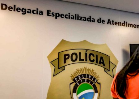 Homem quase atropela acompanhante após discussão em motel de Campo Grande