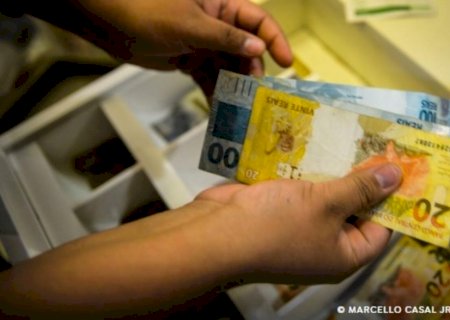 Após três meses em alta, inadimplência cai em dezembro, diz Serasa