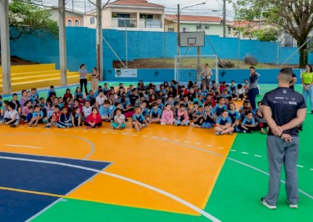 Projeto Brincando na Quadra abre vagas para professores e monitores com salários de até R$ 2,5 mil
