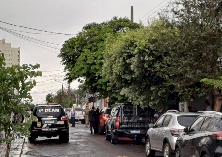 Reconstituição de feminicídio de jornalista morta pelo ex-noivo interdita cruzamento no São Francisco