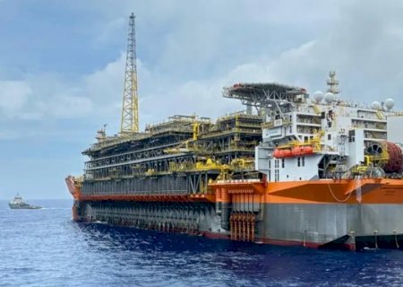 Maior plataforma de petróleo do Brasil inicia operação no pré-sal