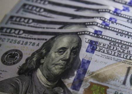 Dólar cai pelo 12º pregão seguido e fecha abaixo de R$ 5,80 pela 1ª vez desde novembro