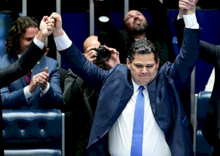 Davi Alcolumbre é eleito presidente do Senado e Congresso Nacional com 73 votos